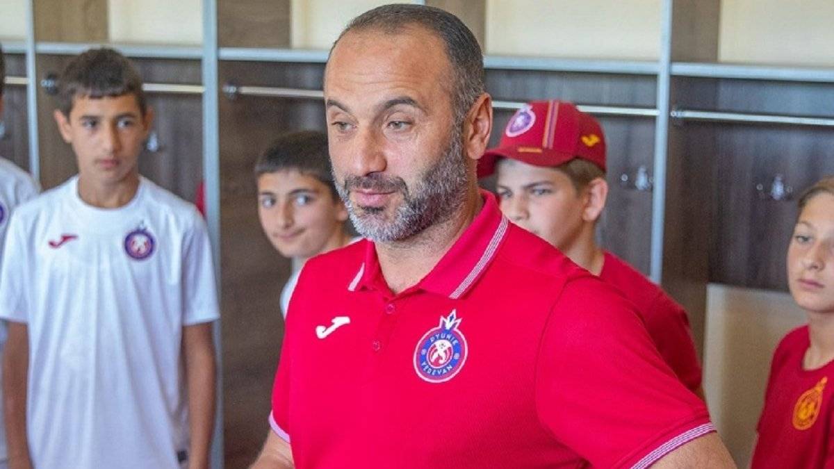 Колишній тренер « Львова » побив російського гравця своєї ж команди