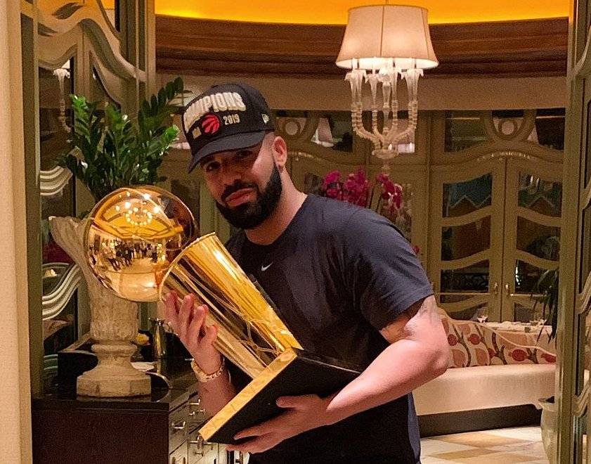 НБА запретила Дрейку посещать домашние матчи «Голден Стэйт»