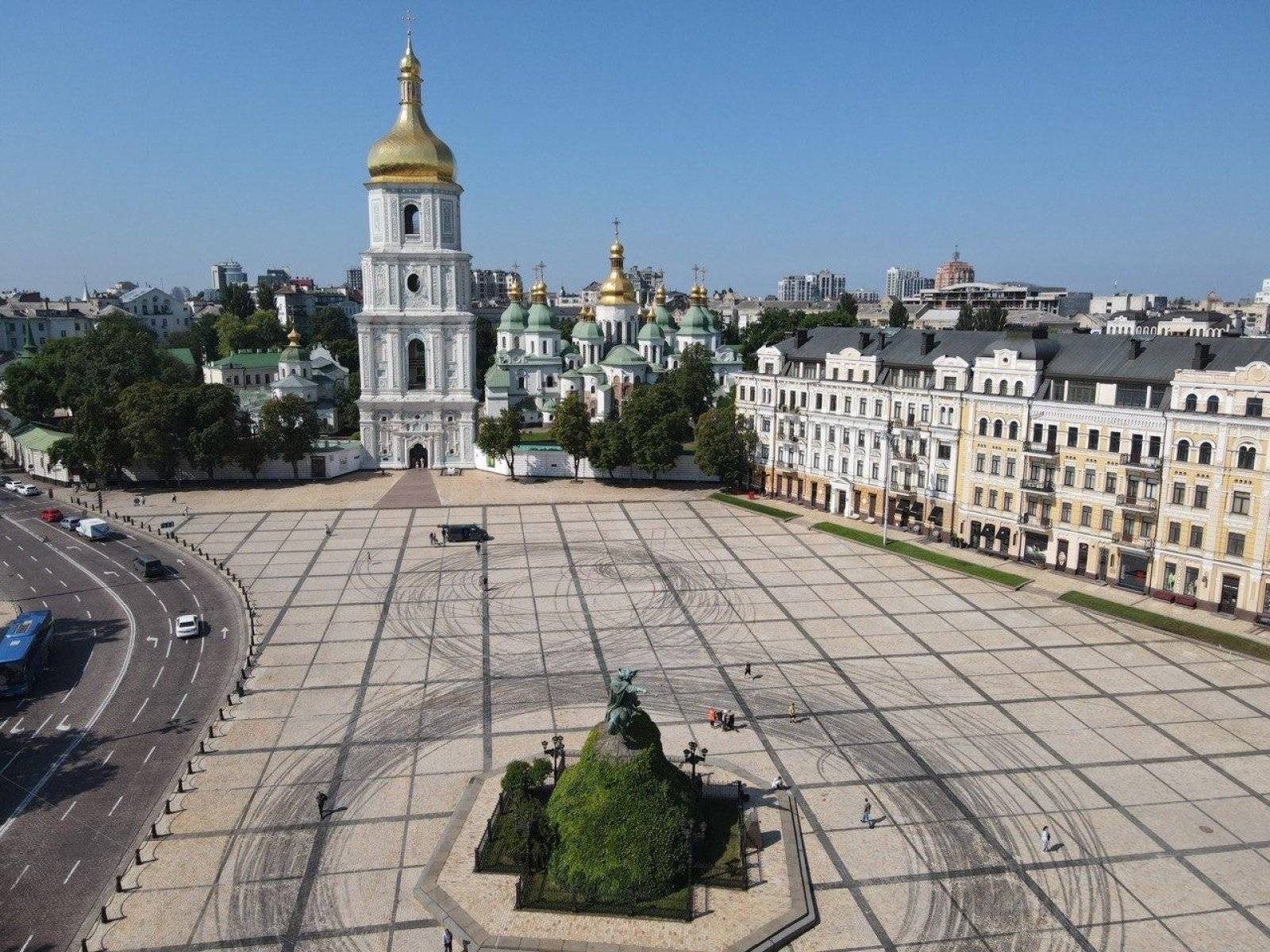 Red Bull организовал дрифт в центре Киева