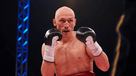 Экс-чемпион мира Влодарчик не без проблем выиграл у Жура