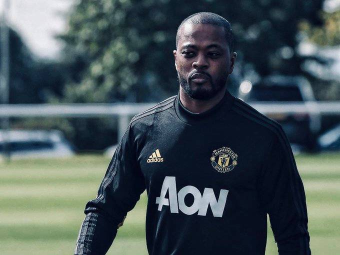 Экс-игрок «Манчестер Юнайтед» поздравил болельщиков с праздниками зажигательным видео 