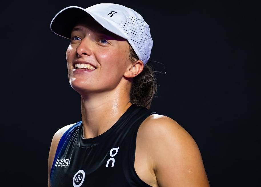 Итоговый турнир WTA: Швентек с «баранкой» обыграла Гауфф