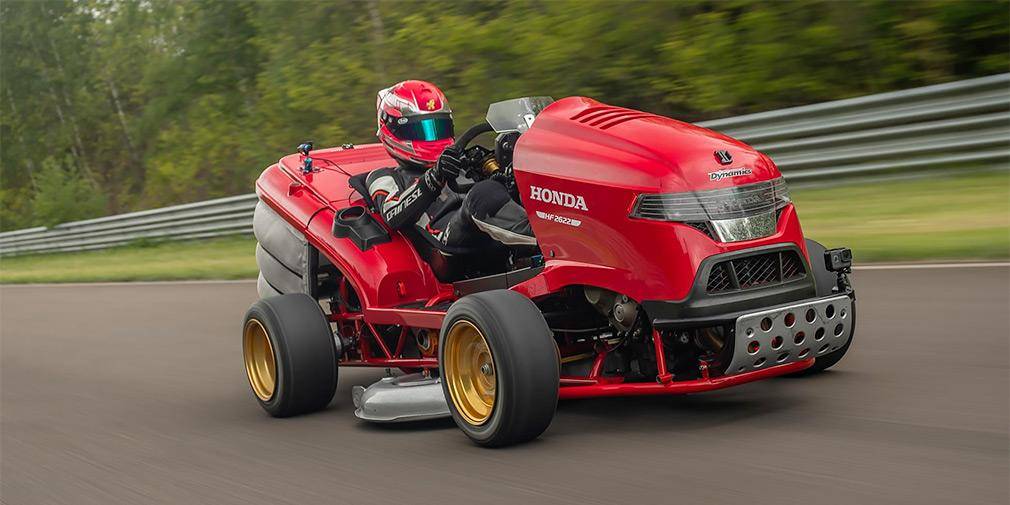 В Германии газонокосилка установила новый рекорд скорости