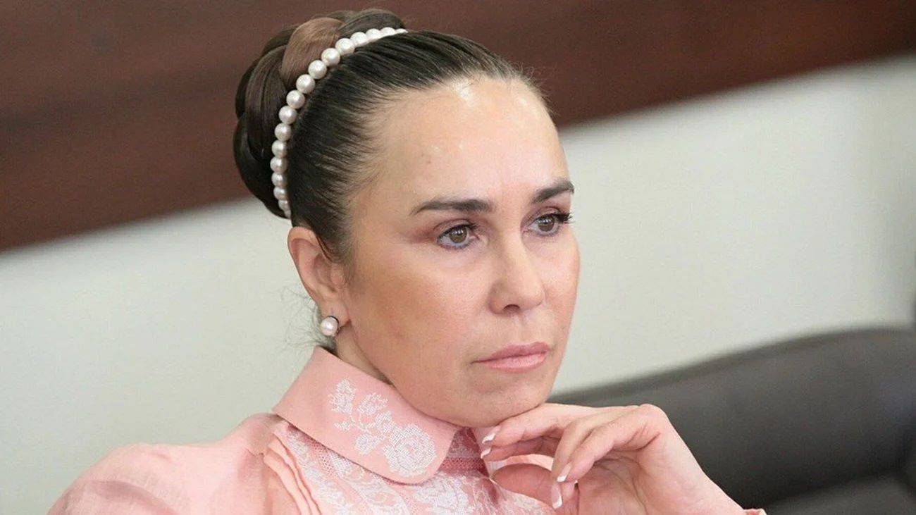 Захарова відповіла Верняєву за порвані чешки: «Вороже іпсо»