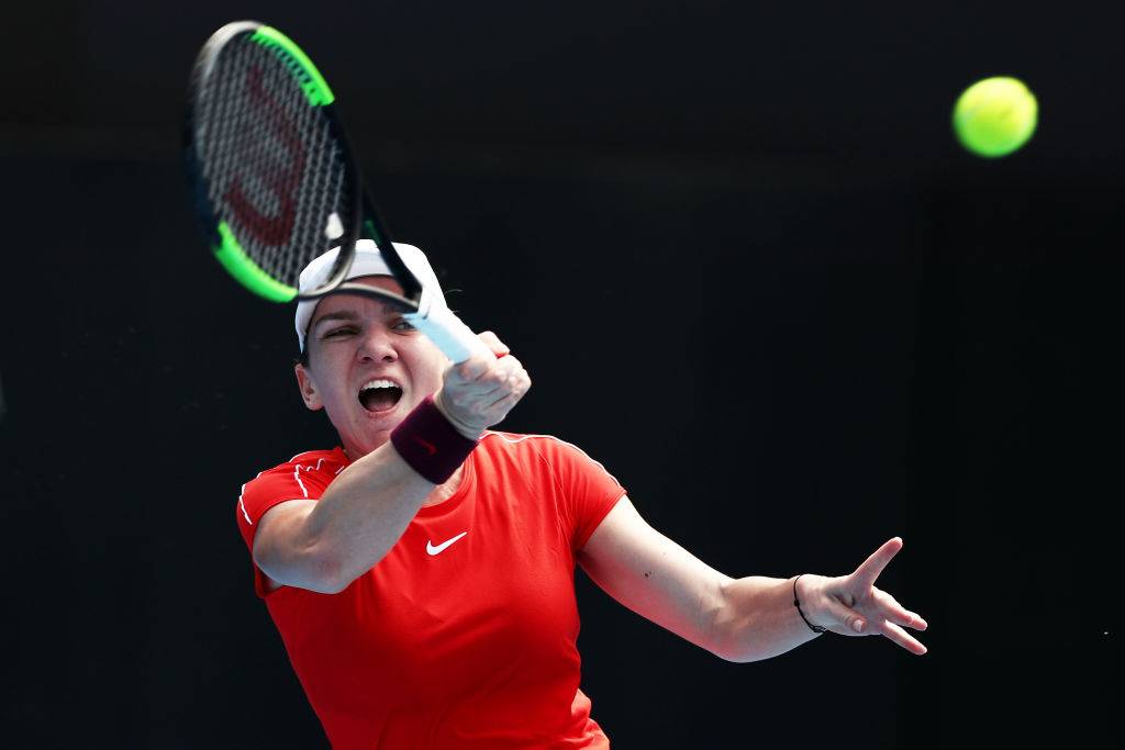 Халеп вернулась на корт впервые с сентября и уступила