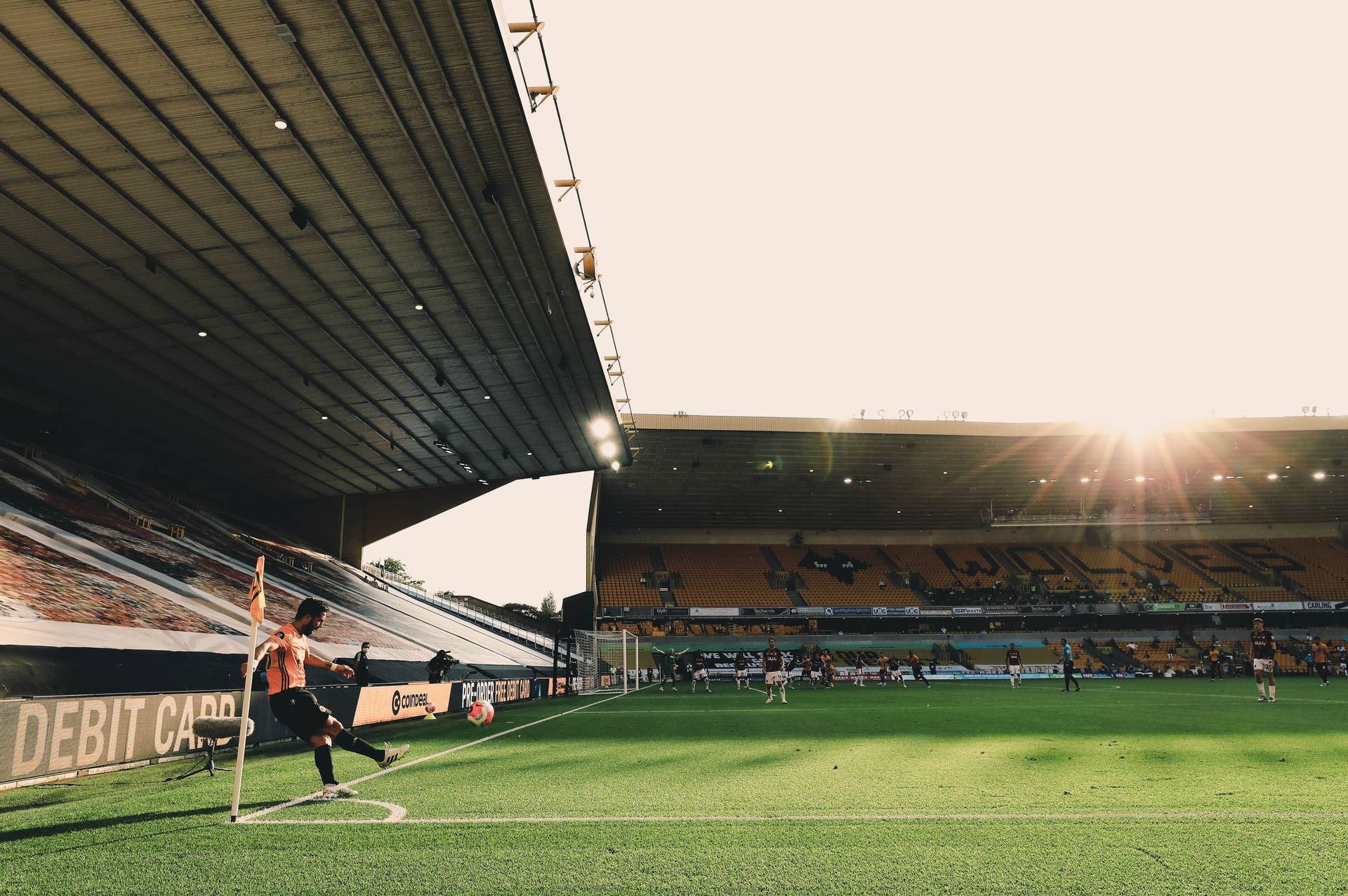 «Вулверхэмптон», обыграв «Борнмут», продолжает борьбу за Лигу чемпионов