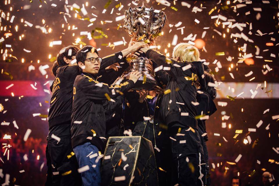 LoL. FunPlus Phoenix стали чемпионами мира по League of Legends