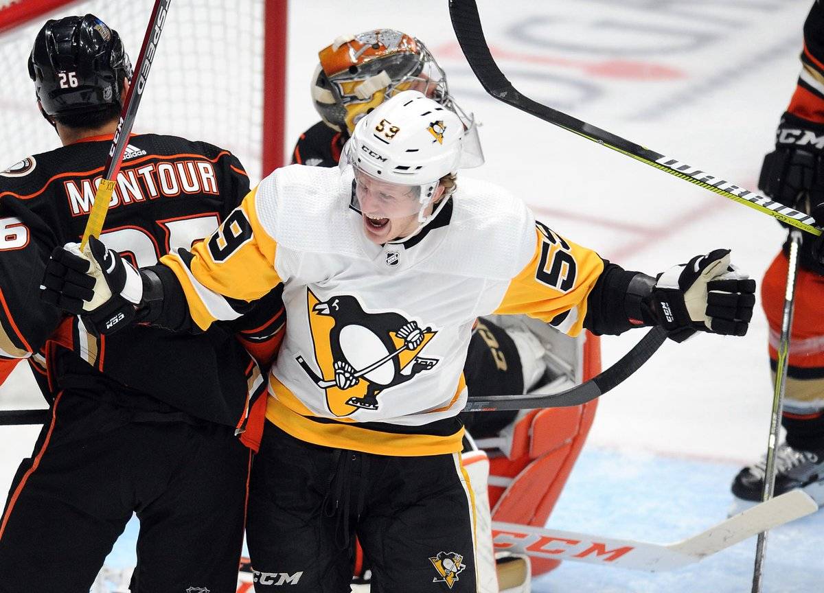 «Калгари» сохранил лидерство на Западе, «Питтсбург» благодаря хет-трику Гюнцеля дожал «Анахайм»