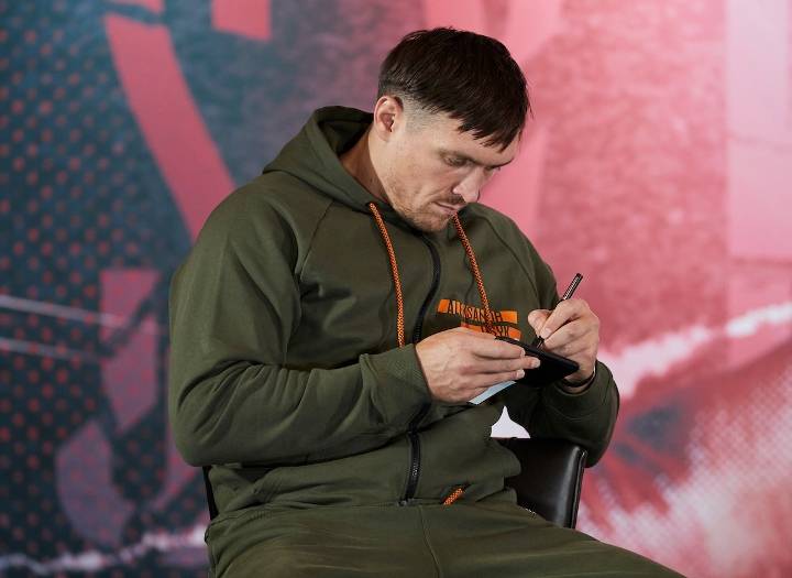 О бое в Украине, интригах вокруг пояса WBO и патриотизме. Главное из интервью Александра Усика