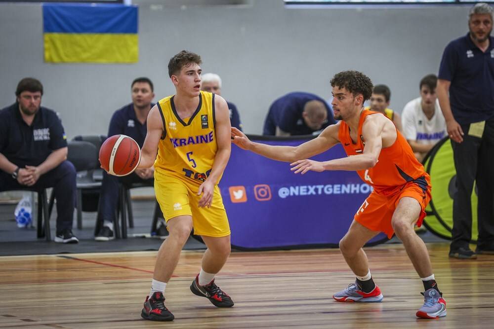 Сборная Украины в стартовом матче уступила Нидерландам на Евробаскете U-18