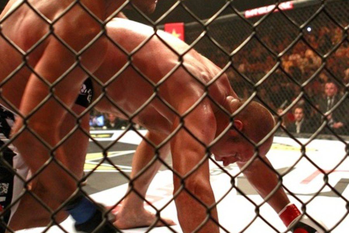 Такое с «Последним Императором» еще не делали. Как средневес отключил Емельяненко