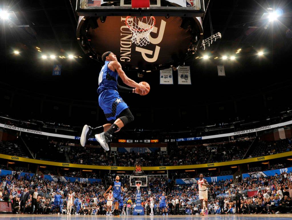 Шикарный «360» данк от Гордона в 10 лучших моментов игрового дня НБА