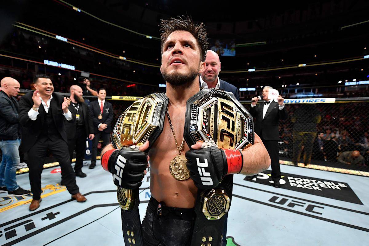 Сехудо намерен дожать Стерлинга. Экс-чемпион UFC требует подписи под контрактом