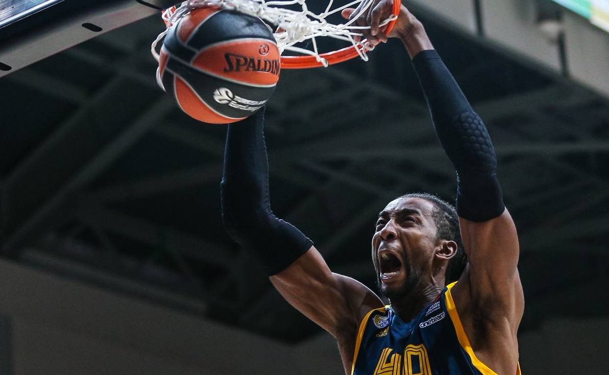 Эванс едва не оторвал кольцо данком и стал автором лучшего момента тура в Евролиге