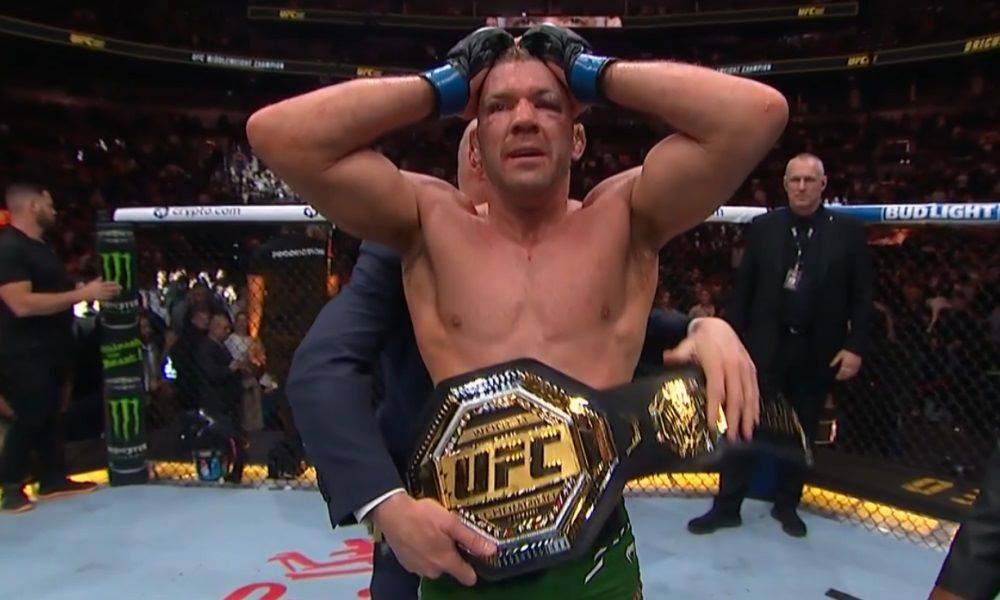 У UFC Дю Плессі переміг Стрікленда у яскравому поєдинку