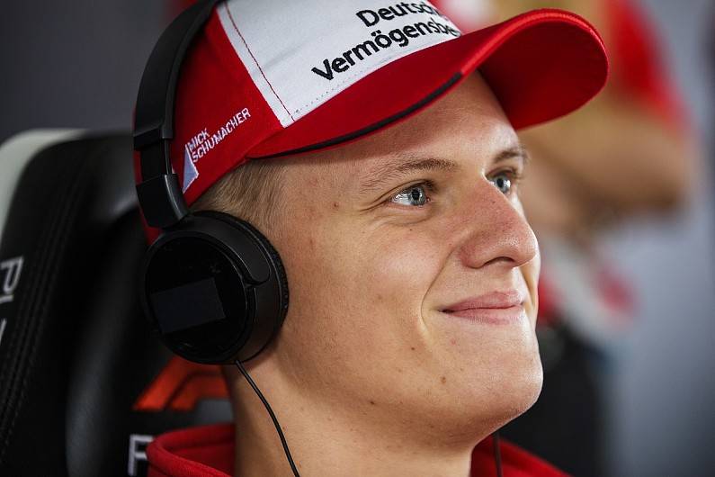 Сын Шумахера заявил, что в сети гуляют фейковые детские фотографии 