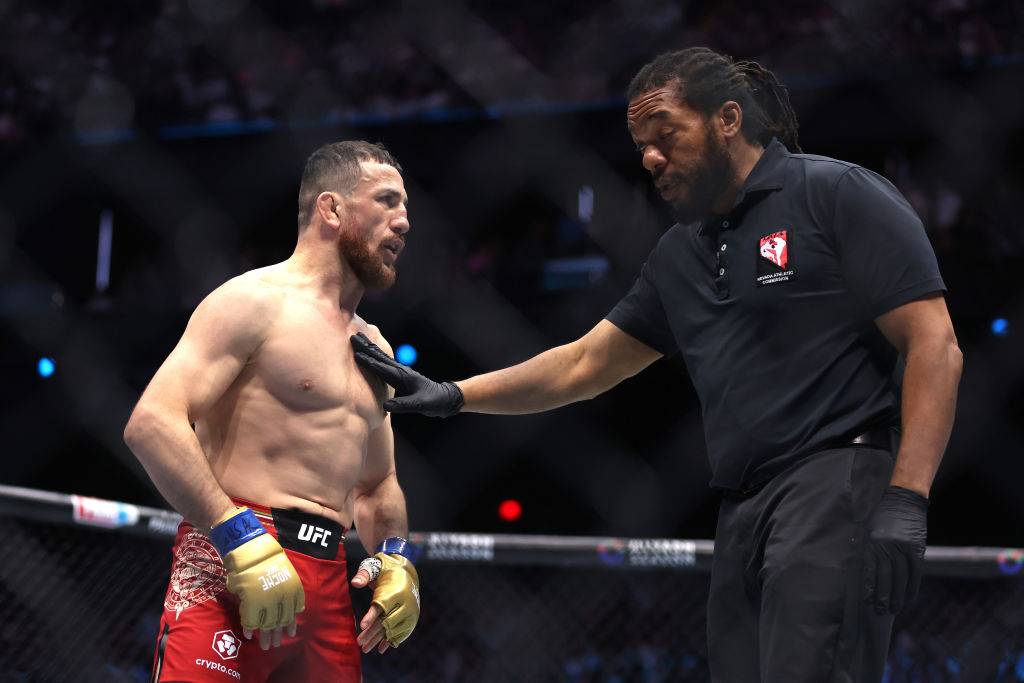 «Ему нужен углубленный курс по добиванию». Тренер экс-чемпиона UFC дал совет Двалишвили