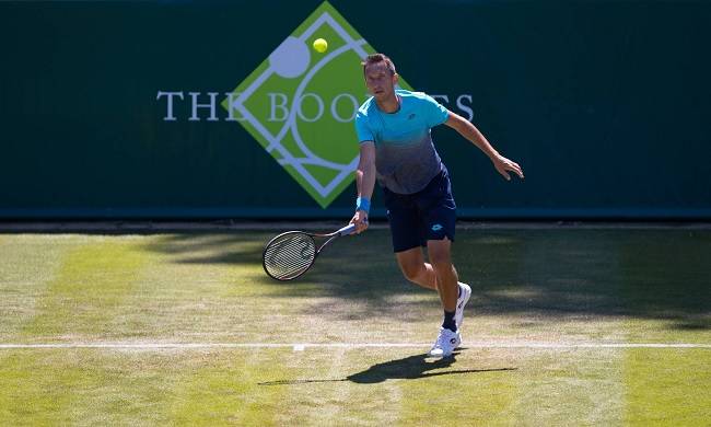 Стаховский вышел в финал квалификации травяного турнира в Галле