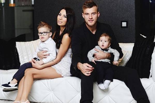  Самое милое фото дня. Сыновья Ярмоленко похожи, как две капли воды на своего отца