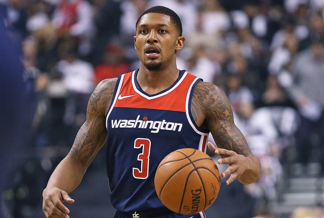 Роскошный постер-данк Била через Лопеса – момент дня в НБА