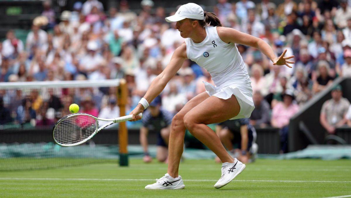 Швентек вышла в 1/8 финала Wimbledon-2023