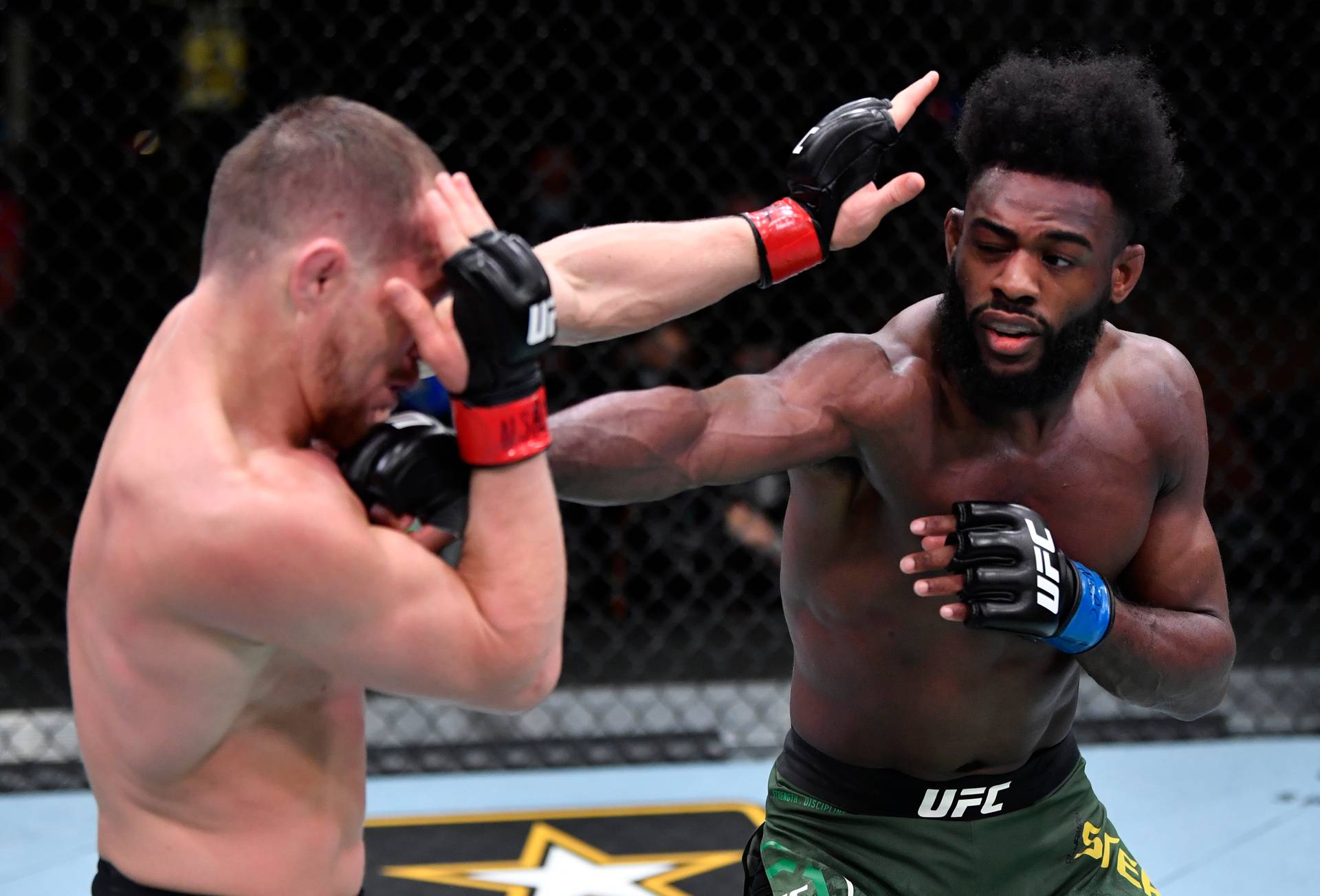 Стерлинг сообщил, когда поднимется в полулегкий дивизион UFC