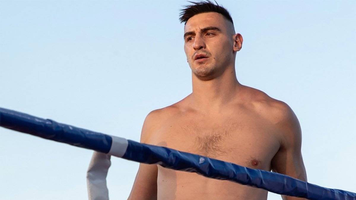 Захожий спаррингует с чемпионом Украины во время подготовки к бою 1 августа