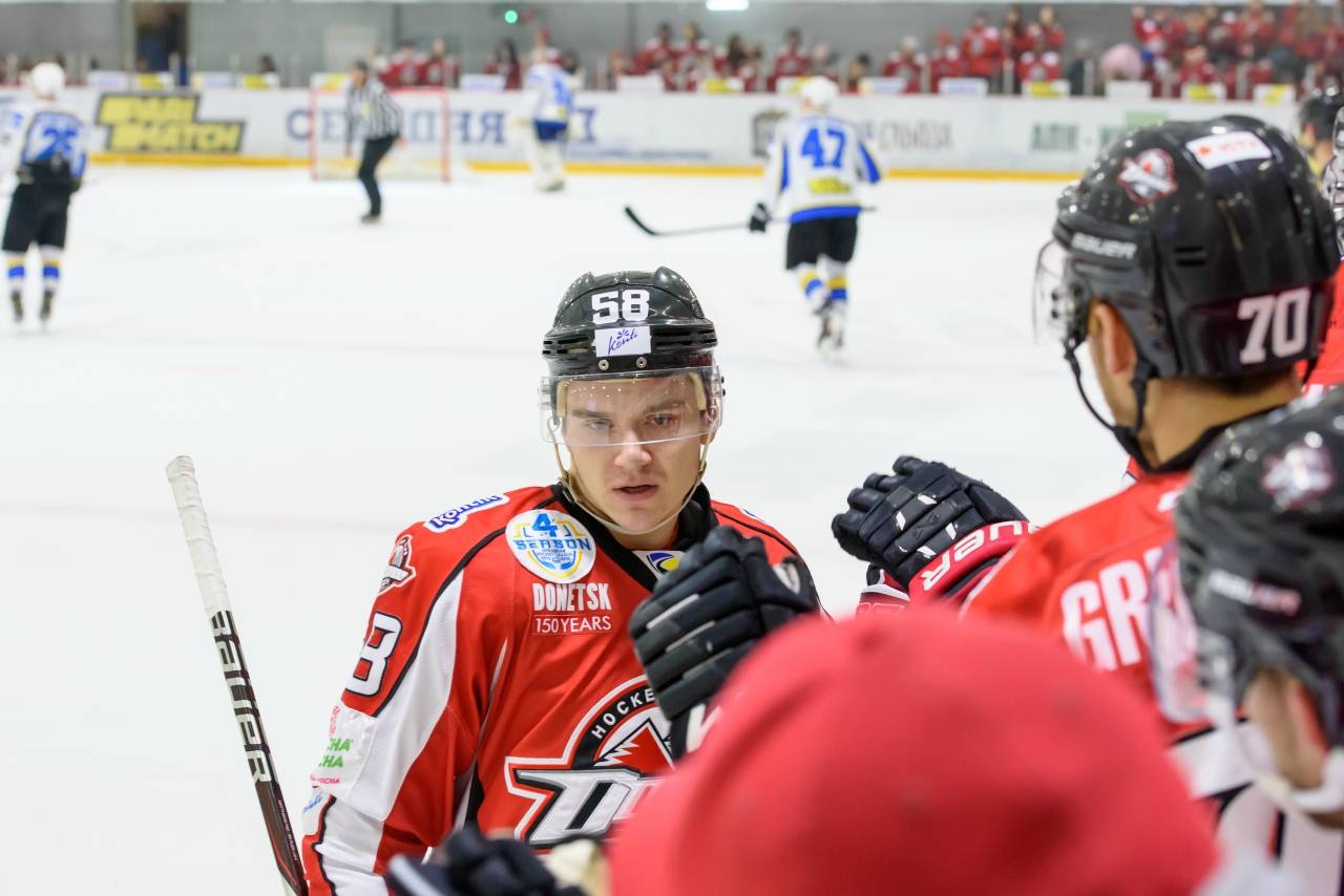 Физкультура дома с игроками ХК «Донбасс». Филипп Пангелов-Юлдашев