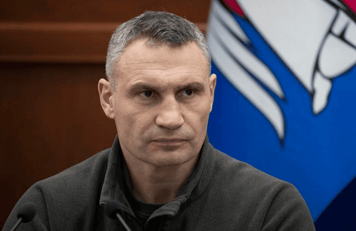 Кличко: «Якщо буде критична ситуація, то футболісти «Динамо» і «Шахтаря» візьмуть в руки зброю»
