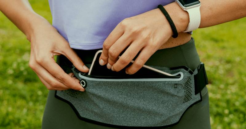 Поясна сумка: звільніть свої руки для бігу!