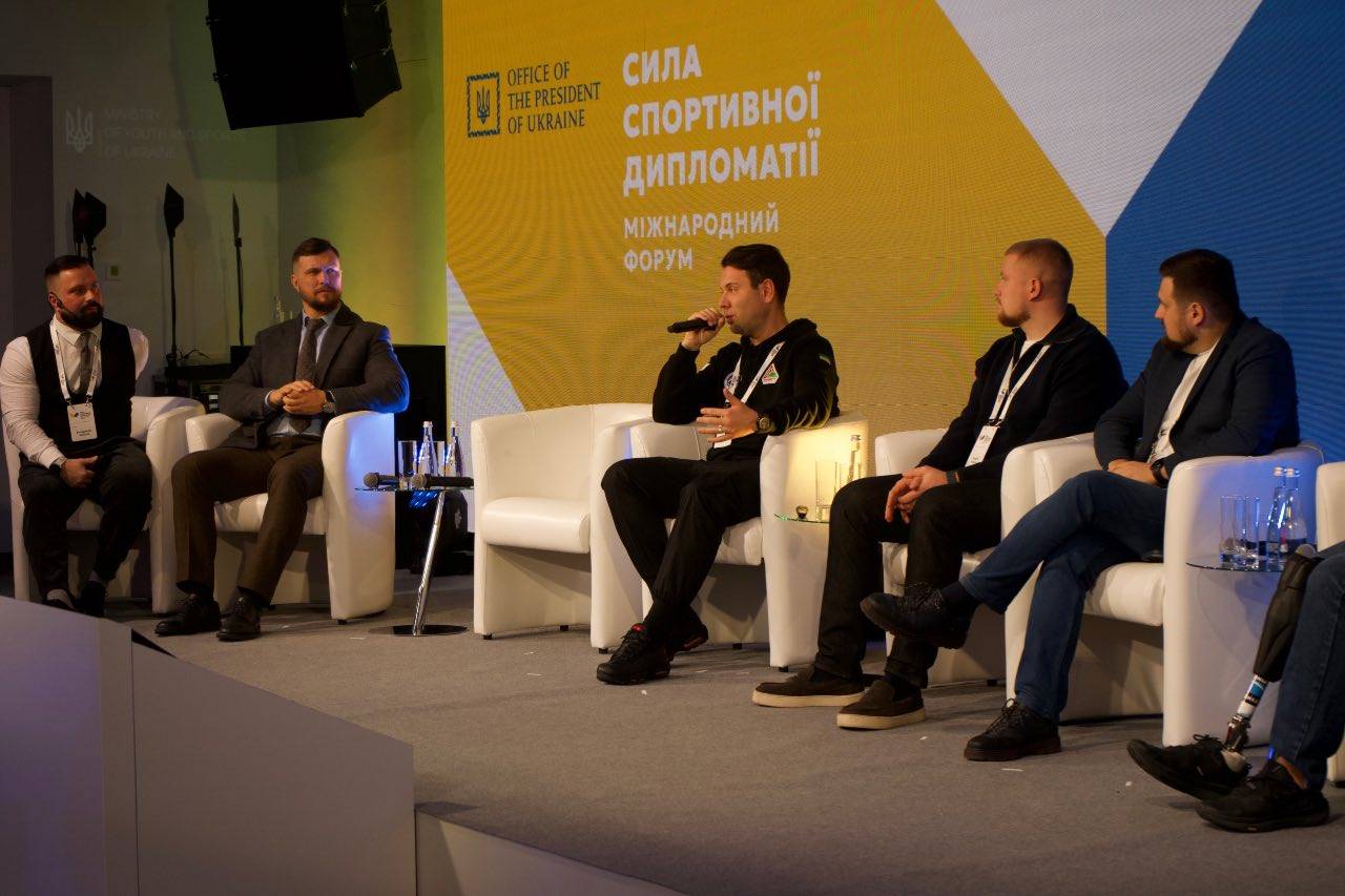 Про відновлення стадіону, «Залізну зміну» та дітей-футболістів – очільник Локомотива Олександр Єгоров виступив на міжнародному форумі