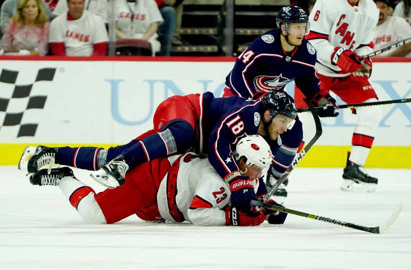 «Каролина» проиграла впервые в сезоне, а «Вашингтон» прервал серию из трех поражений