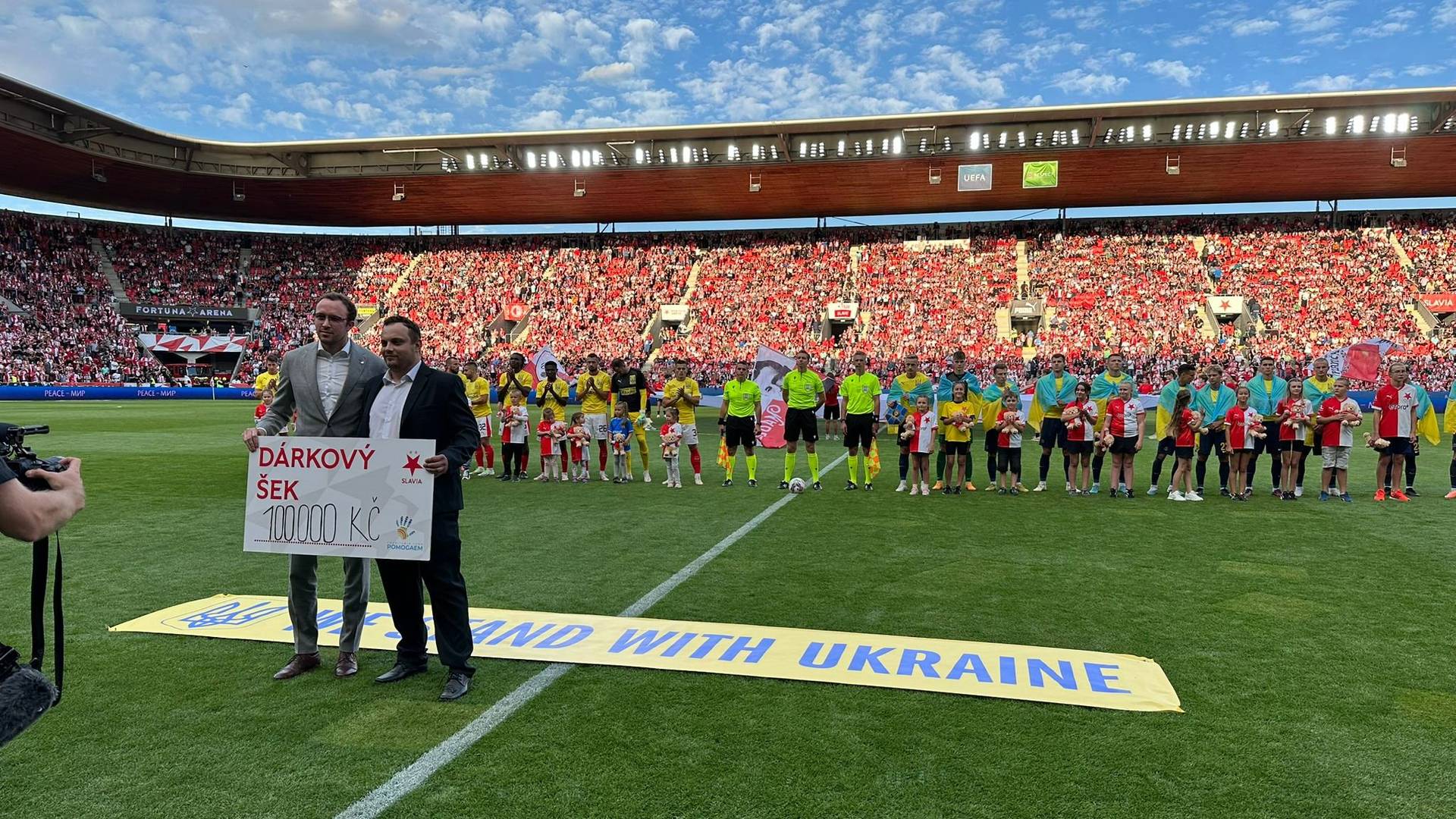 «Славія» передала близько 167 тисяч гривень на допомогу українським дітям