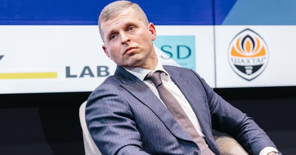 Матвій Бідний має велику квартиру, будинок і дружину з величезною зарплатою