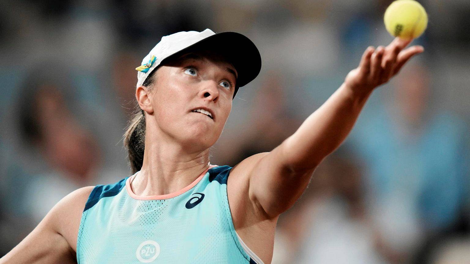 Швентек уничтожила Риск во 2-м раунде Roland Garros, продлив серию до 30 побед кряду
