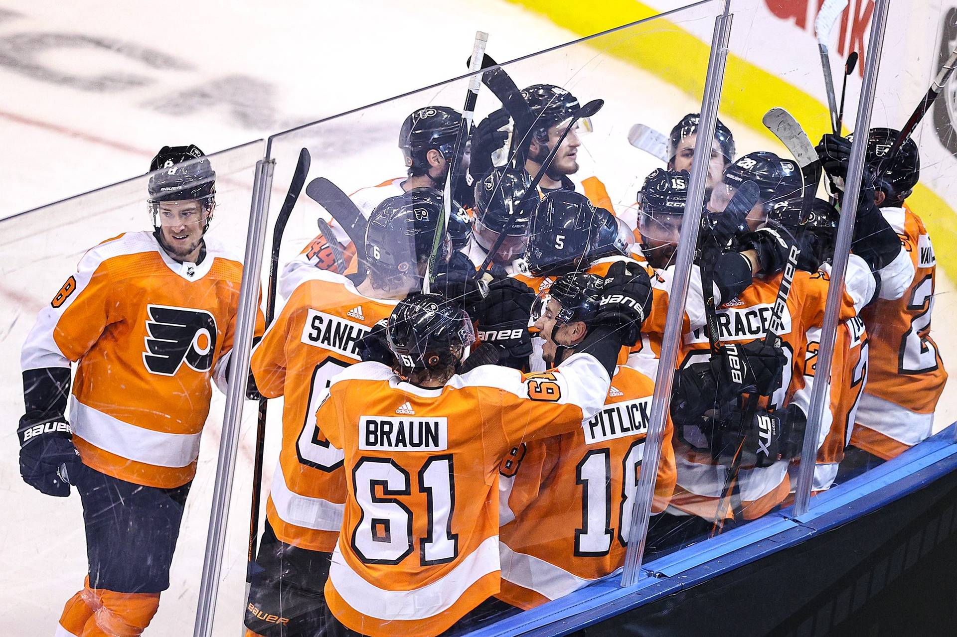 «Ванкувер» и «Филадельфия» сократили отставание в плей-офф
