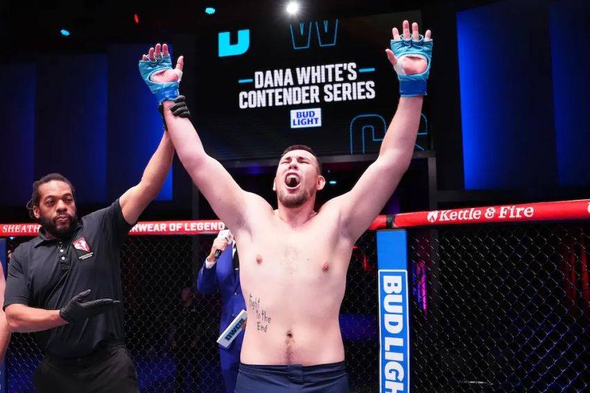 Воєводкін розповів, коли планує дебютувати в UFC