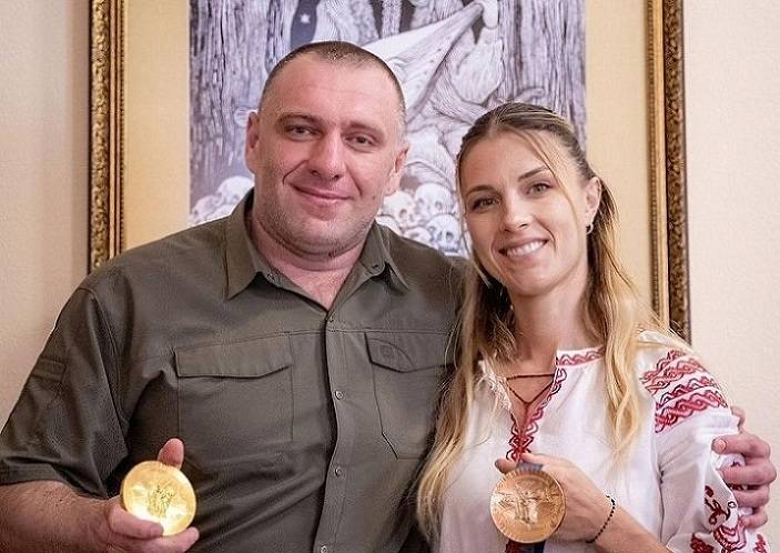 Глава СБУ вручив Харлан пам'ятний знак «Хрест пошани»