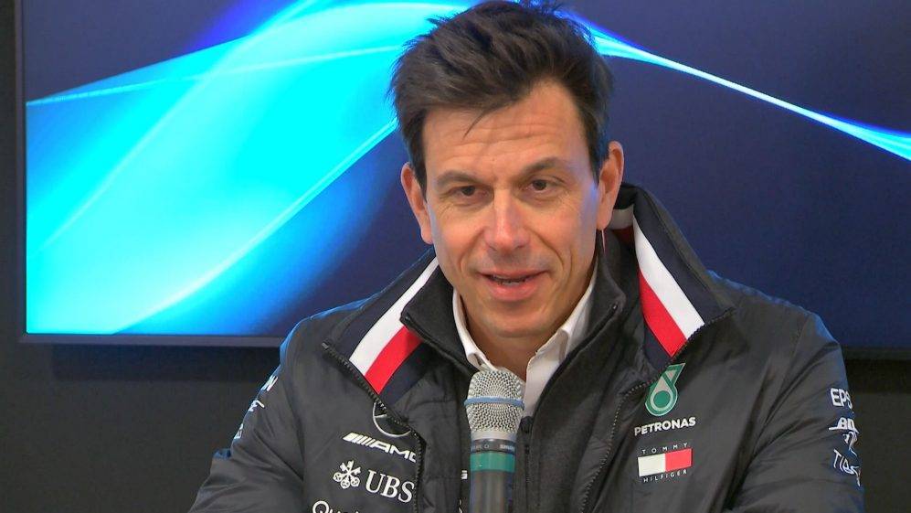 Руководитель Mercedes назвал пилотов Ferrari альфа-самцами