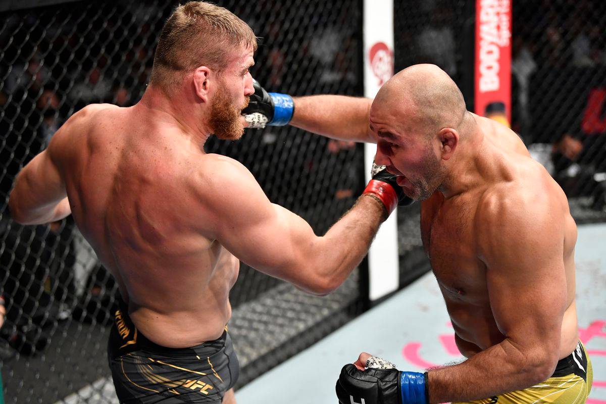 Тейшейра - новий чемпіон UFC, Петро Ян за очками переміг Сандхагена