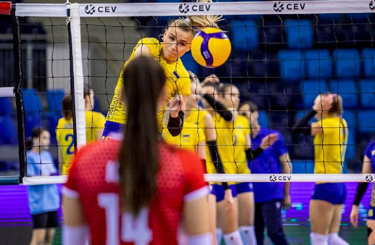 Сборная Украины выиграла свой второй матч в Золотой Евролиге и возглавила группу