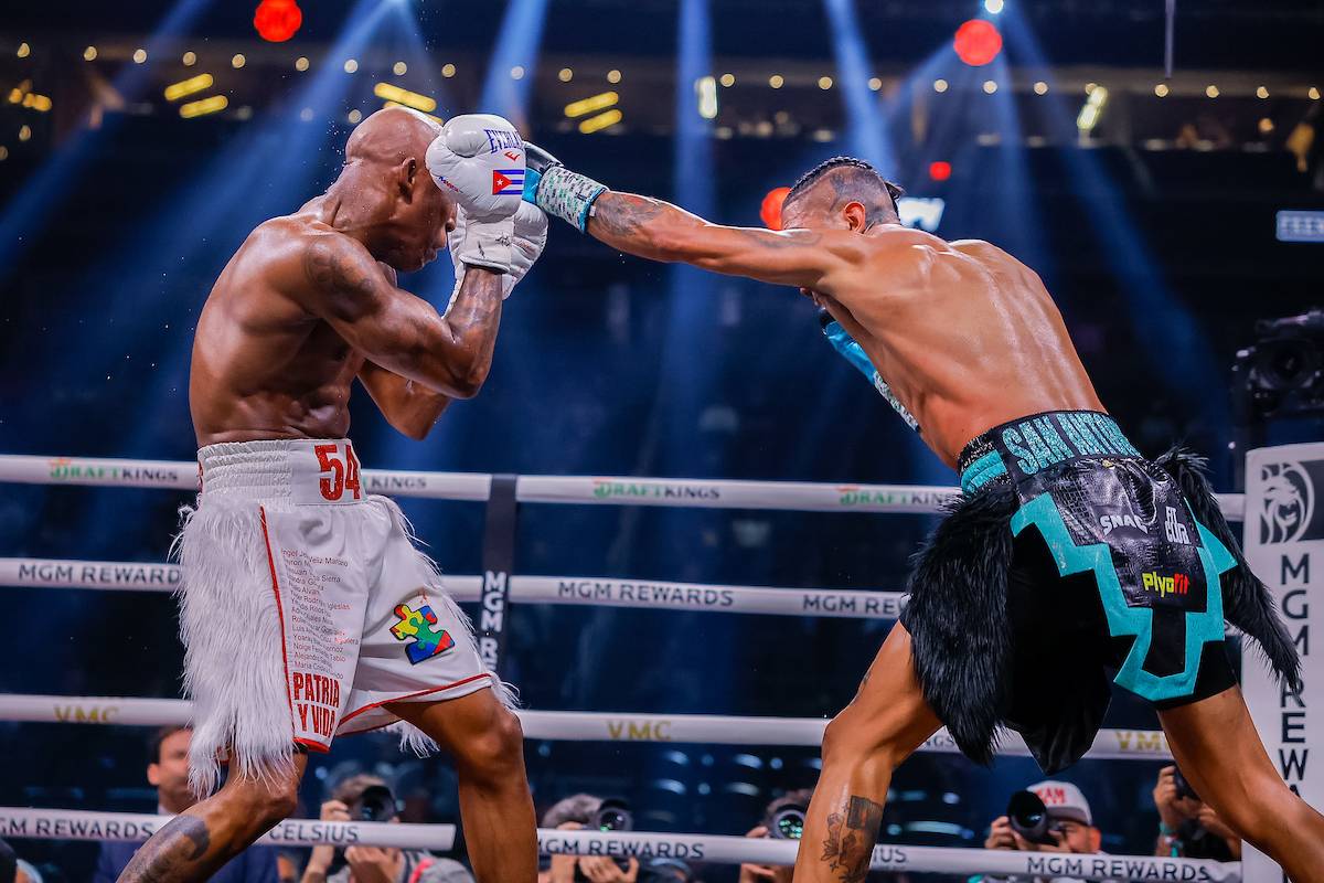Бывший чемпион мира Угас проиграл Барриосу
