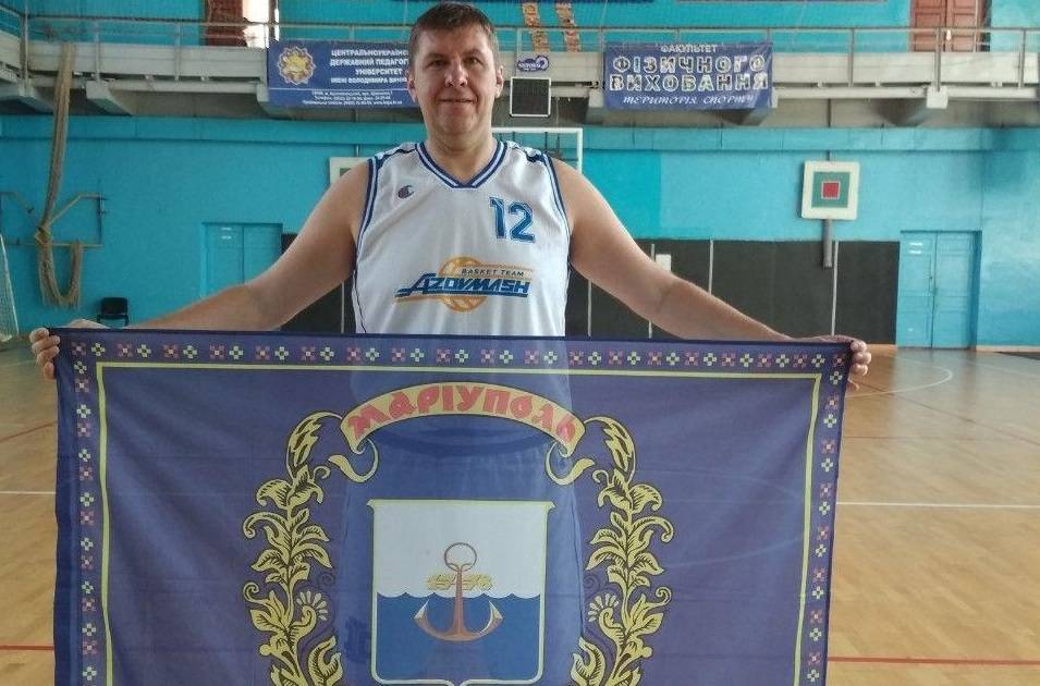 «16 швів і дивом не помер від втрати крові». Легенда «Азовмаша» розповів, як вибрався з пекла в Маріуполі