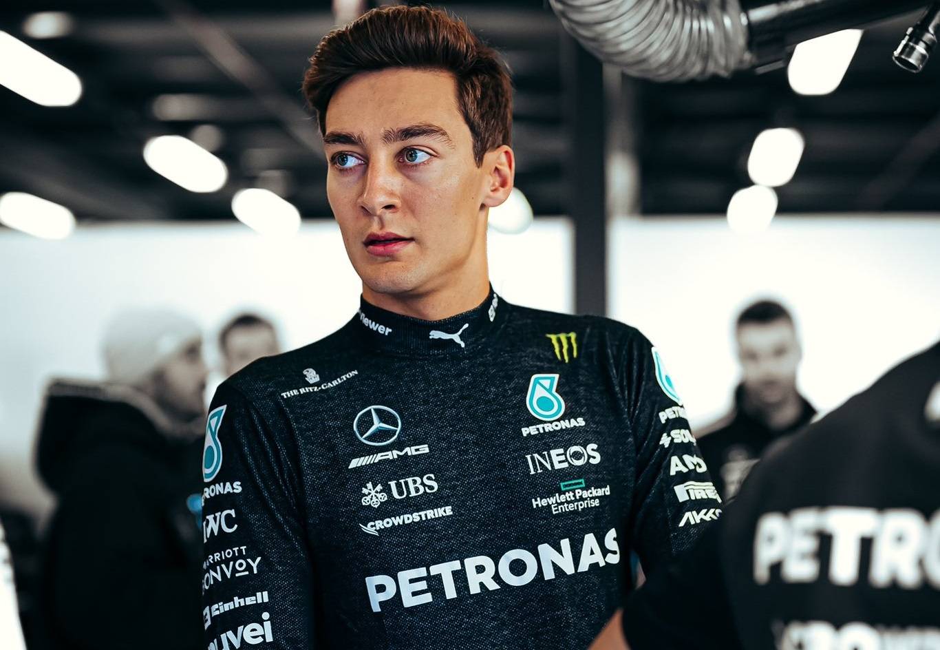 Пилот Mercedes считает, что Red Bull выиграли 3 гонки «гоня не в полную силу»