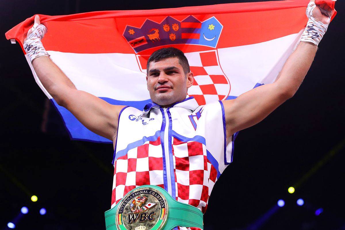 Хргович технічним нокаутом виграв у Радоніча