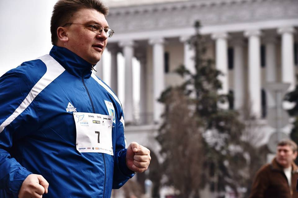 Министр в деле. Игорь Жданов отжался на кулаках