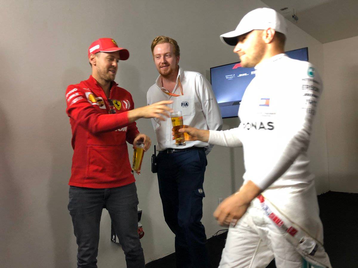 Феттель и Боттас выпили пива после Гран-при Мексики, а Хэмилтону не предложили