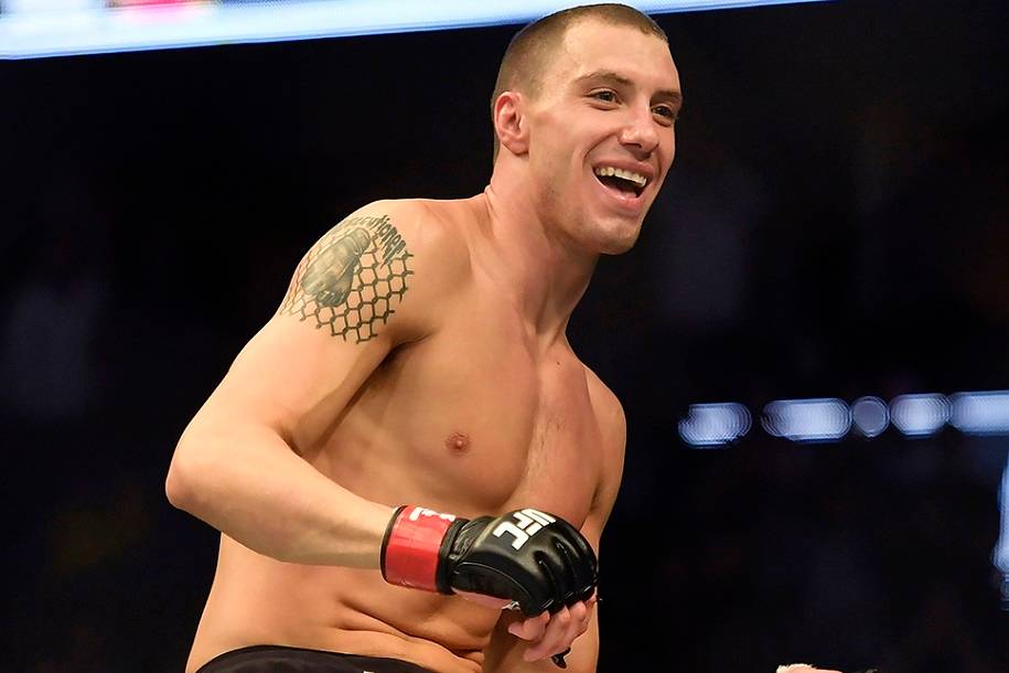 Вик объявил о переходе в полусредний вес