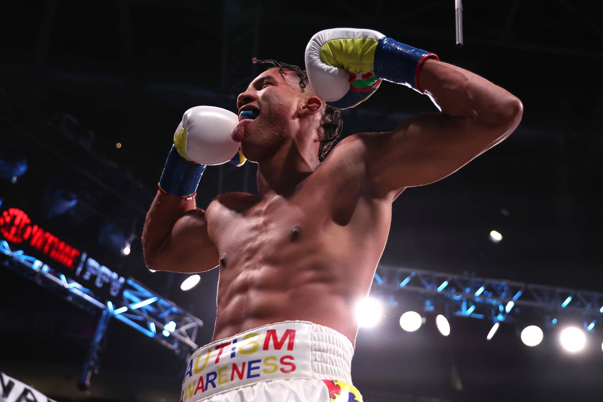 Чемпіон WBA Regular кинув виклик грізному Бенавідесу. На переможця чекає Альварес