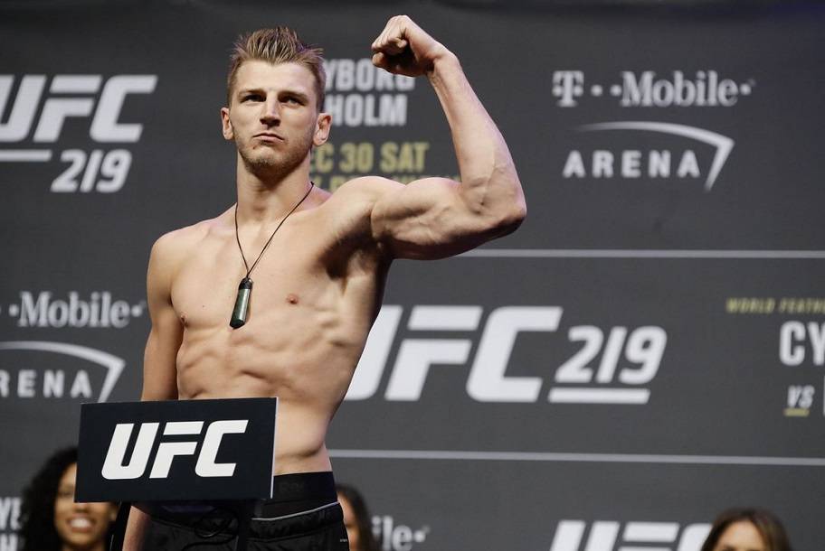 Хукер вызвал на поединок Яквинту